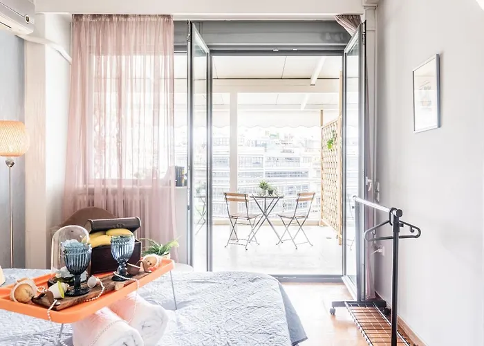 Beautiful City Rooms Close To Acropolis